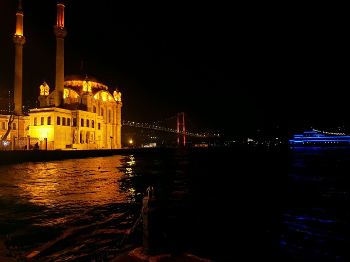 Ortaköy Camii