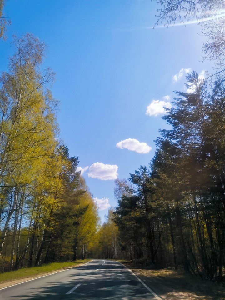 По дороге с облаками.