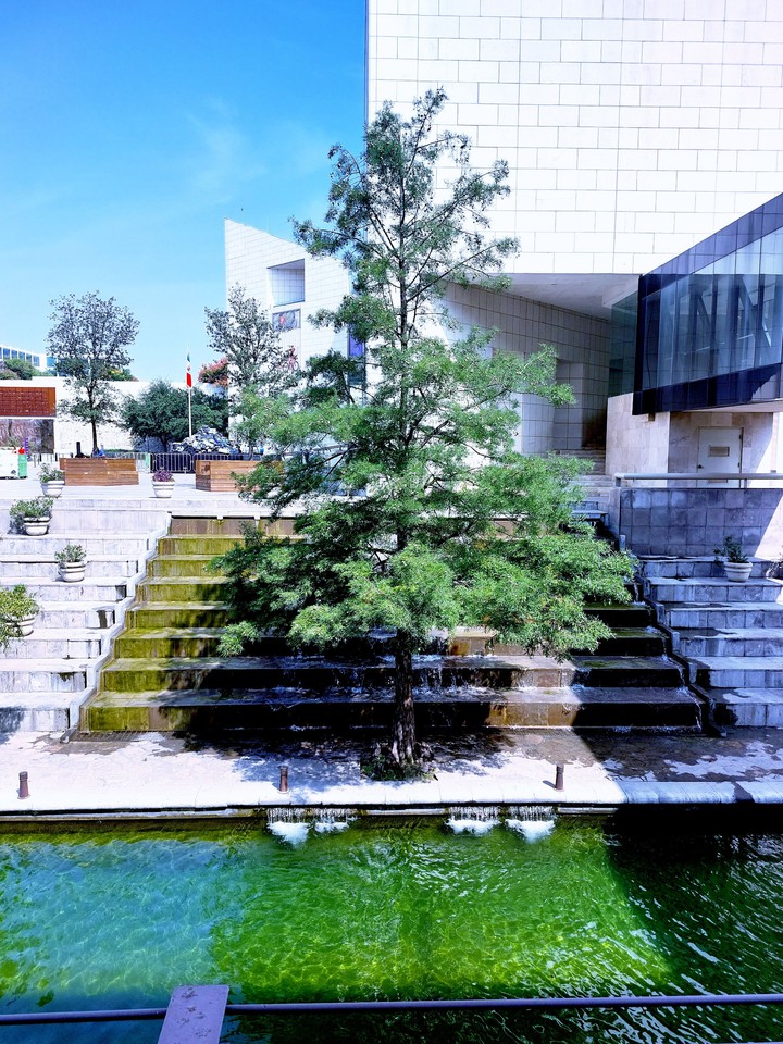 paseo sta lucia Monterrey México