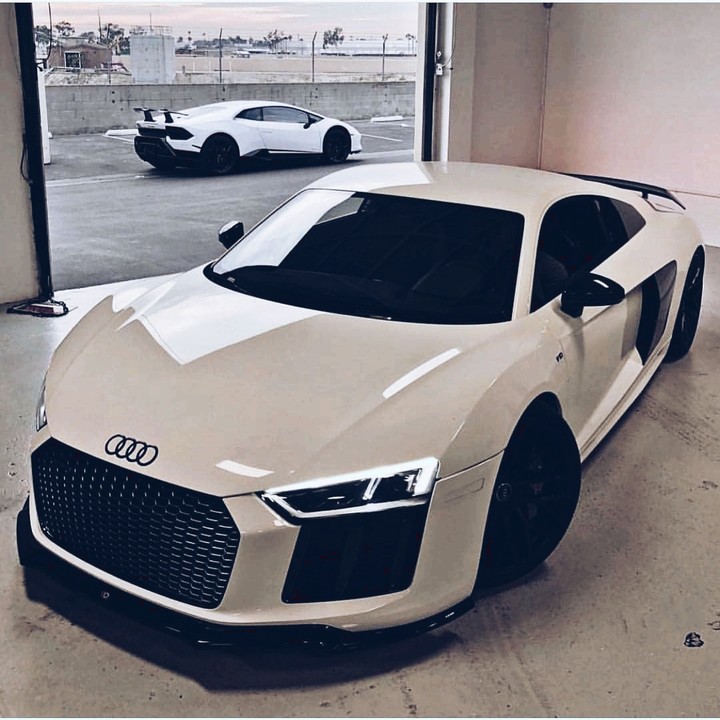 Audi ⭕⭕⭕⭕ R8