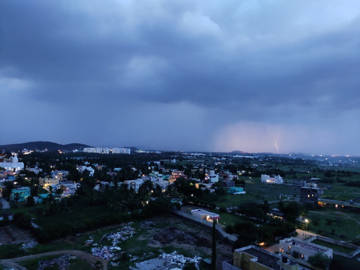 thunder ⚡ on the right