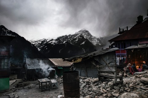 mountain, village वॉलपेपर