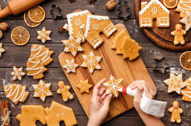 Icing the gingerbread cookies