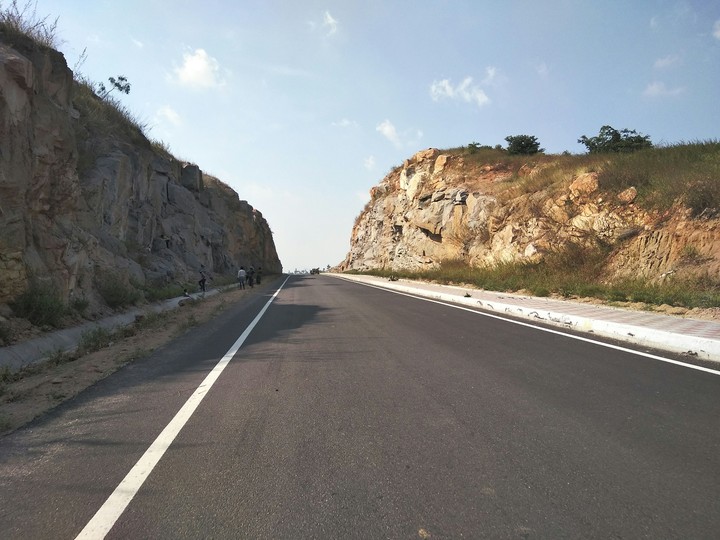 road between hills