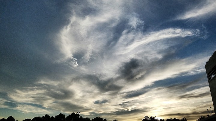 問いかける雲