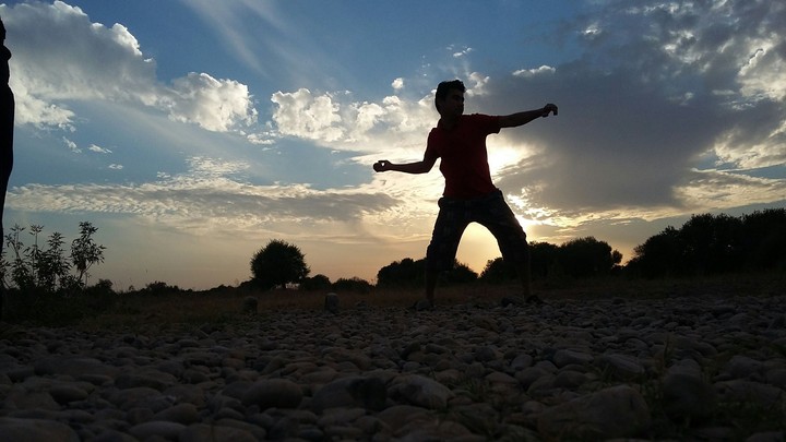 Stone stonining (a kurdish traditional game)