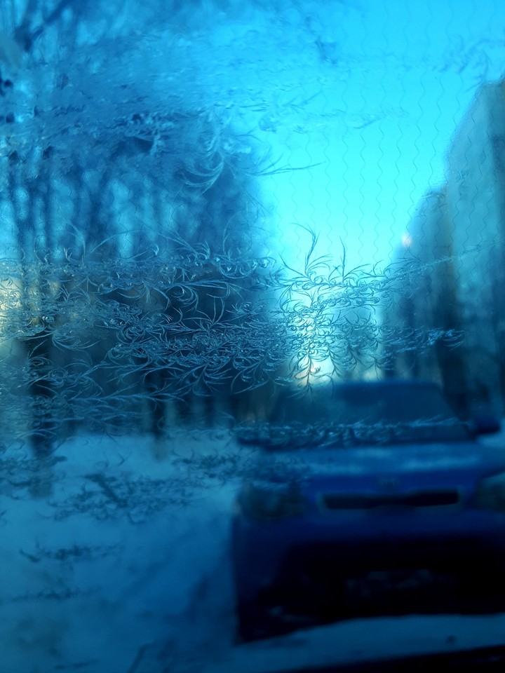узор на лобовом стекле