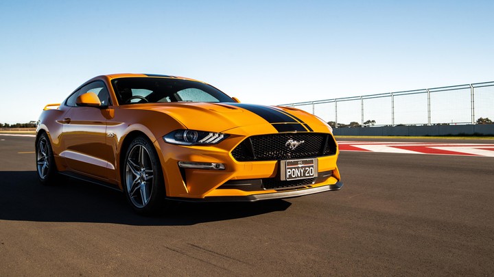 FORD MUSTANG