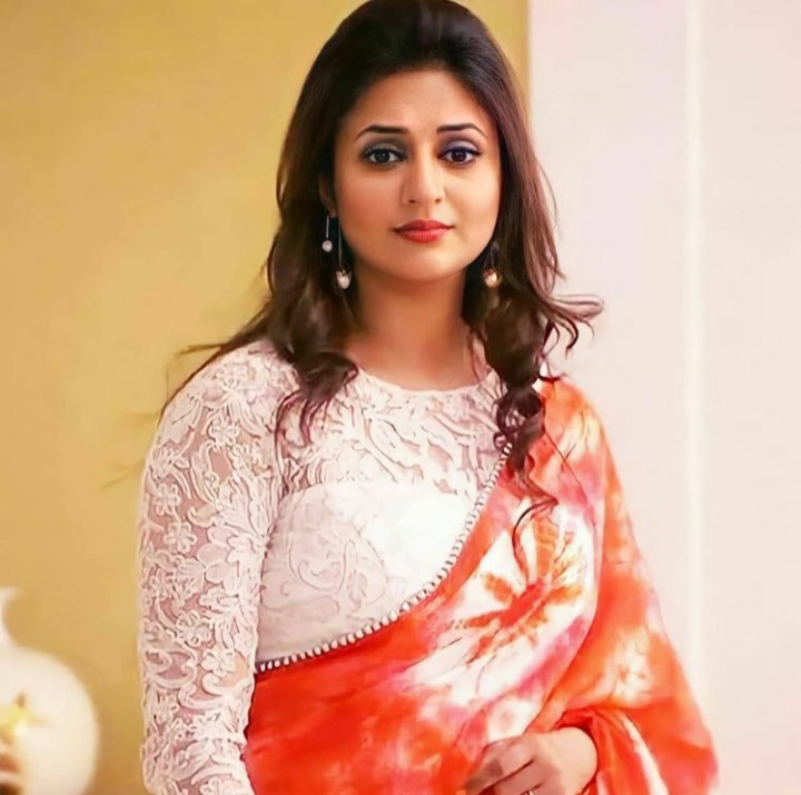 beautiful divyanka