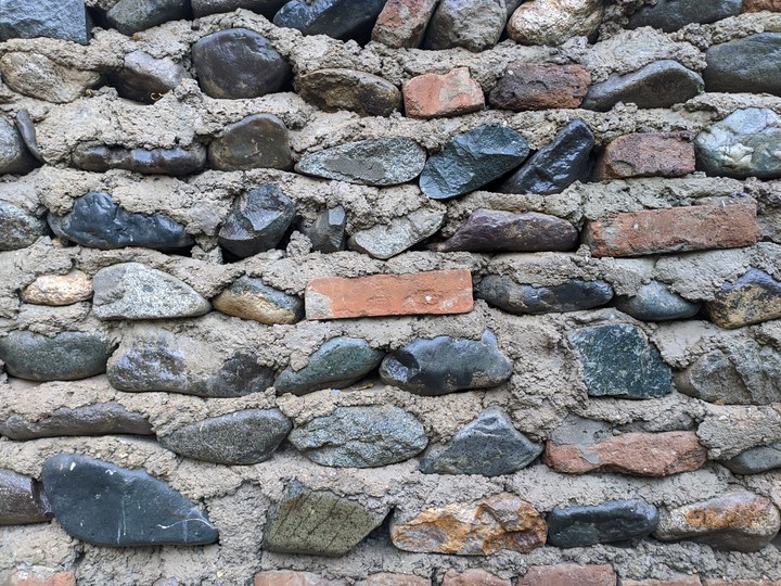 A wallstone