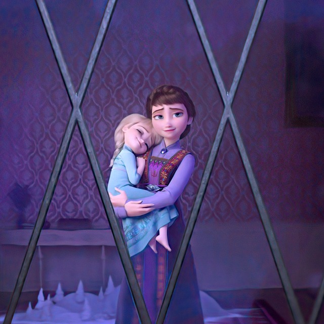 IDUNA WITH YOUNG ELSA