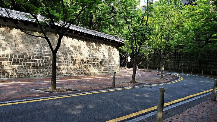 돌담길