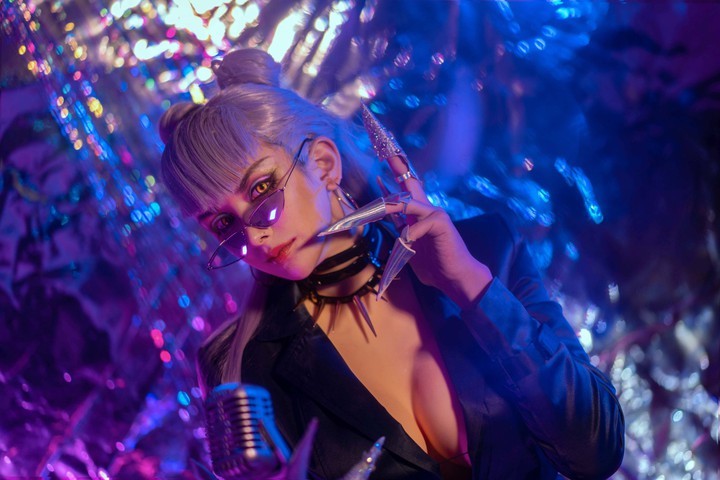 EXPLOSIVE EVELYNN