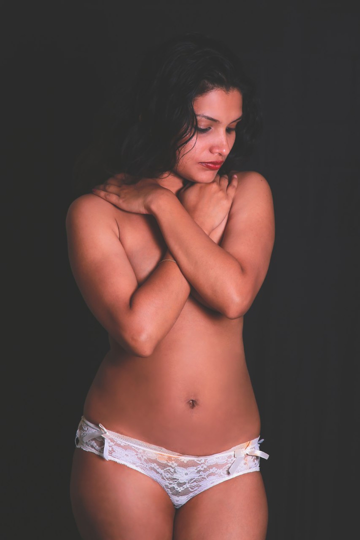 Super Sexy Indian Babe in Panties