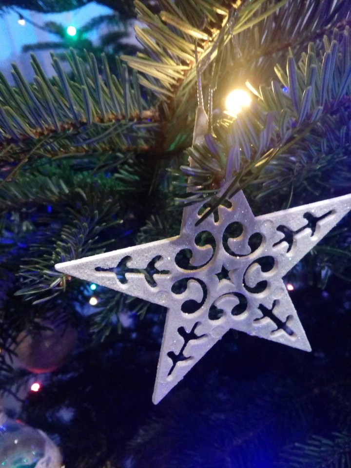 let's decorate the Christmas tree