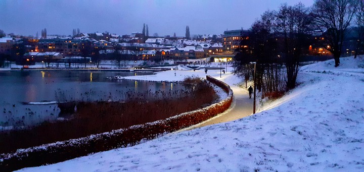 Blue hour under the snow