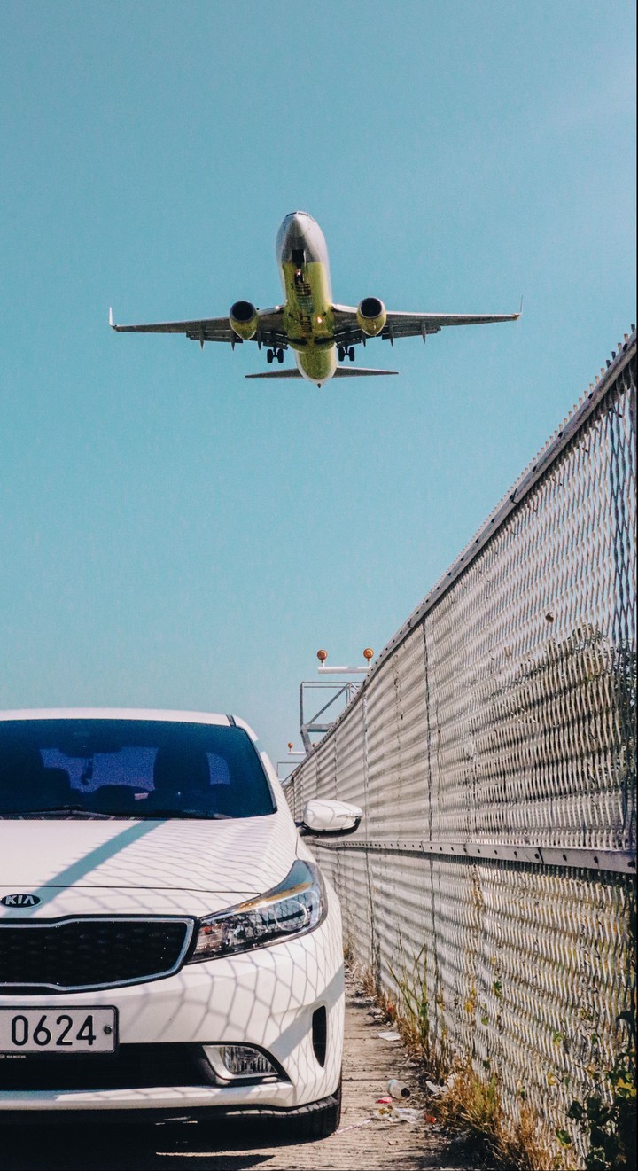 Hot summer days and airplanes