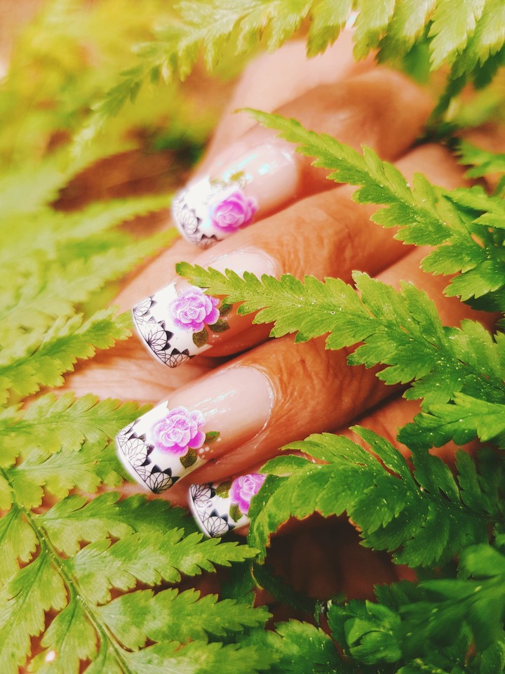 nails