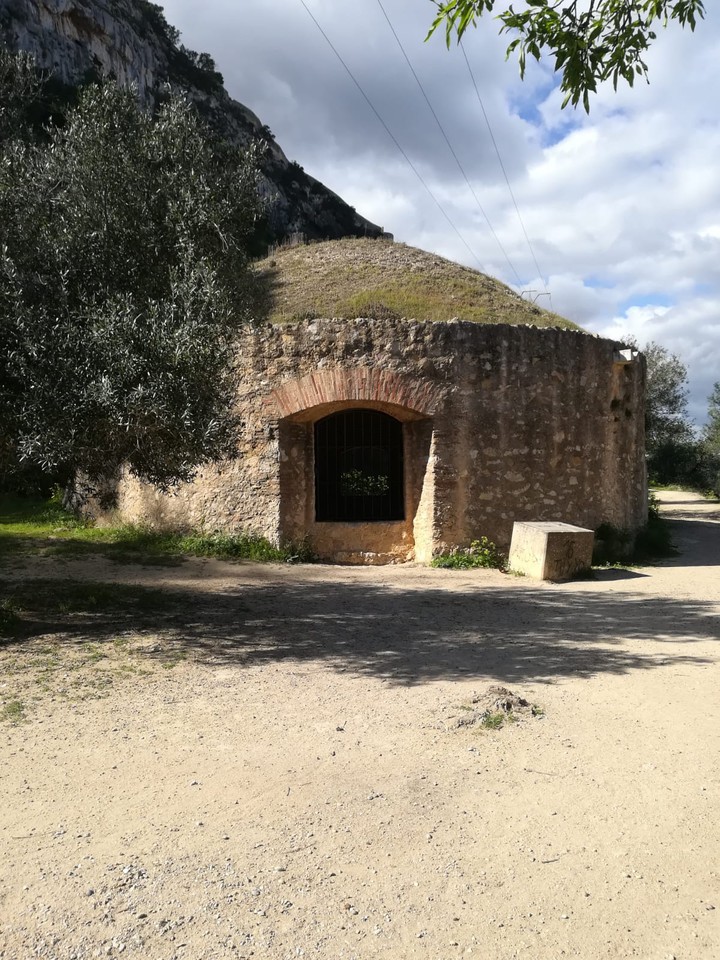 Medieval refrigerator