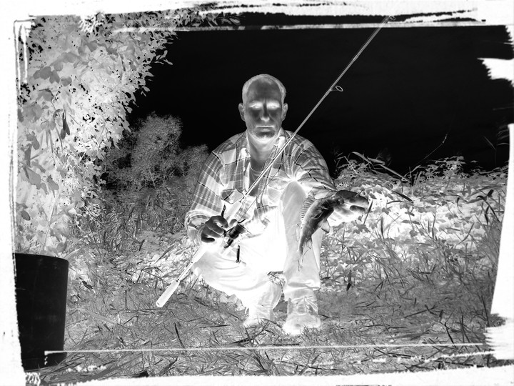Illusion Angler in der Natur mit einem Stachelritter