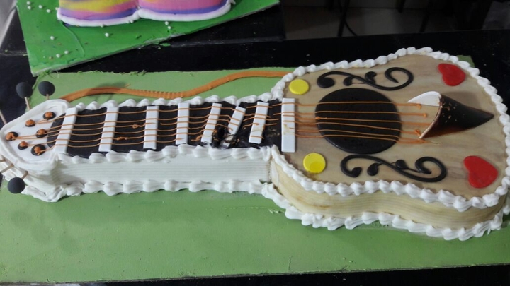 guitar cake