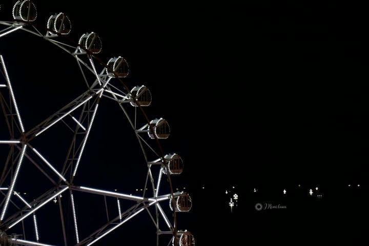 ferris wheel by the bay