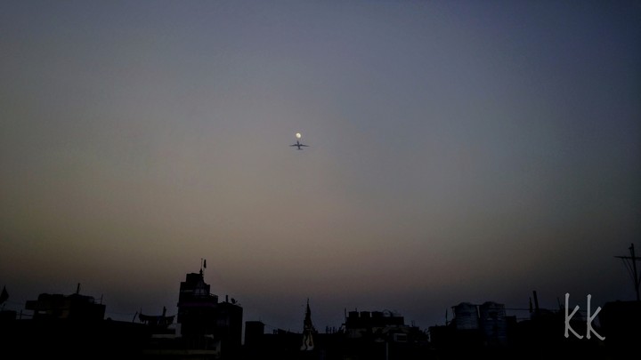 Aeroplane Kisses Moon