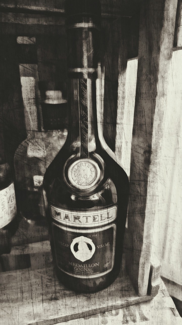 Martell Cog nag Bottle