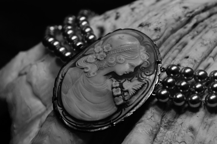 blak and white cameo