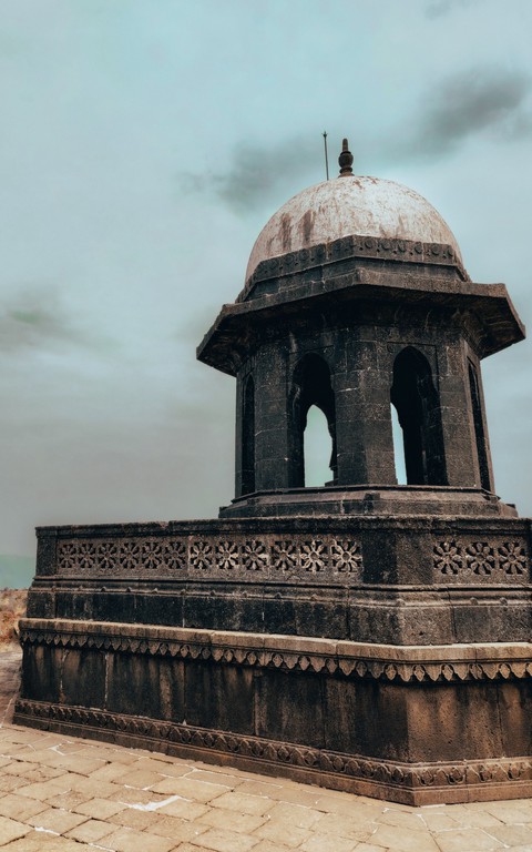 shivajimaharaj, Roof achtergronden