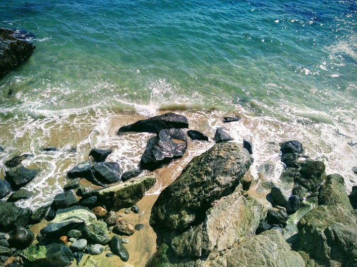 Mar y rocas