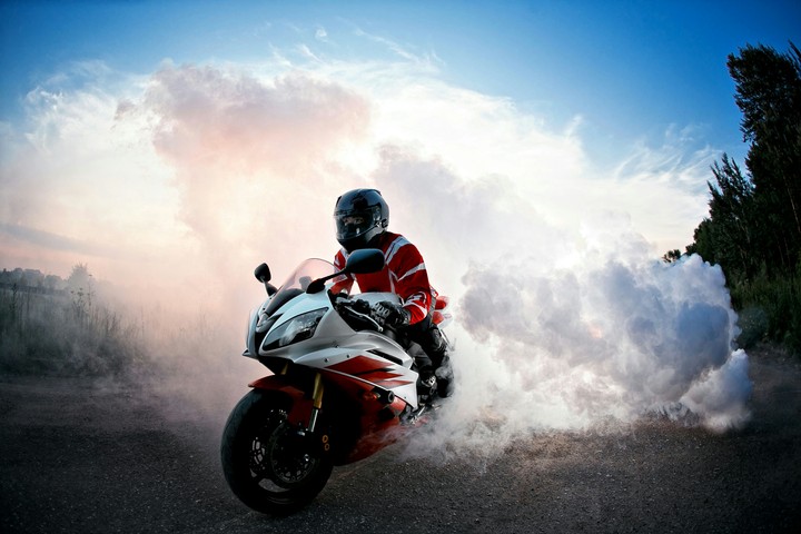 yamaha R6 burnout