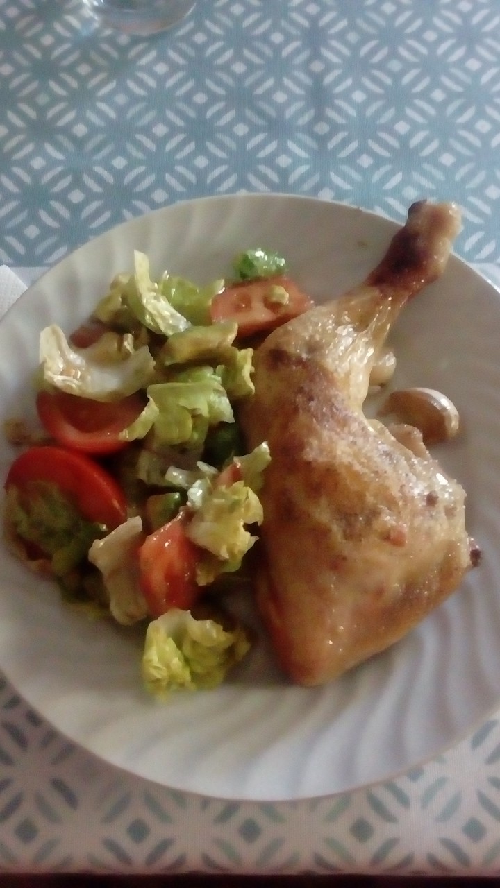 Pollo y ensalada