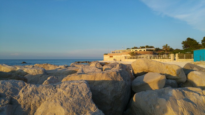 sea and stones