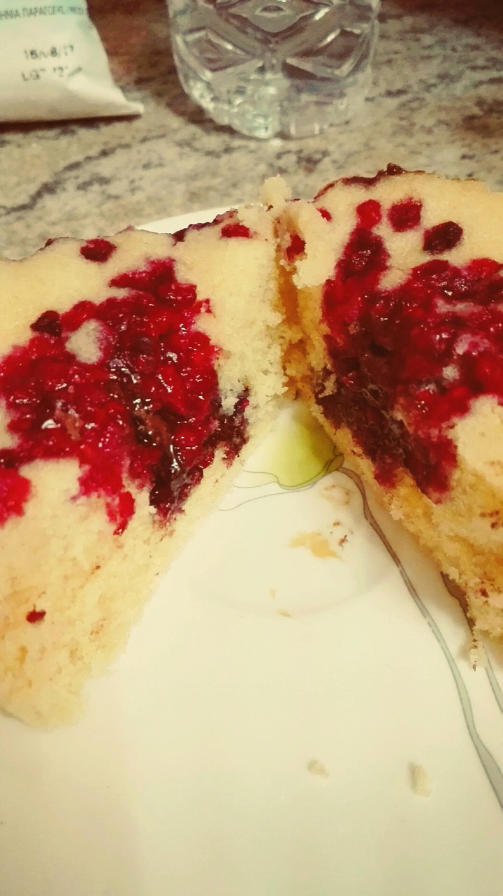cake with raspberries in microwave by eleftheria
