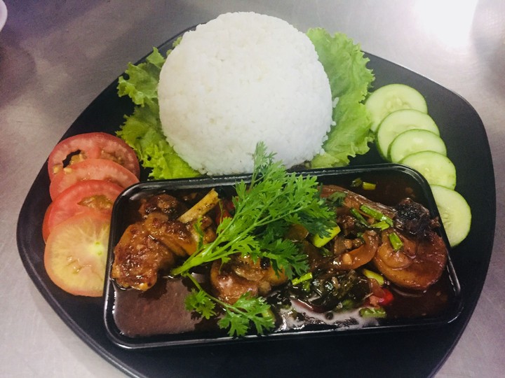 cơm gà sốt mật ong