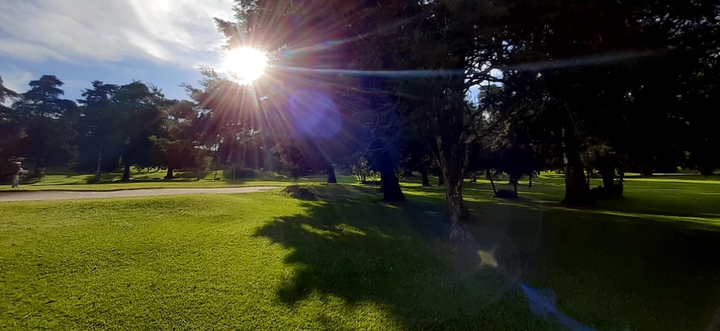 Atardecer en campo de golf