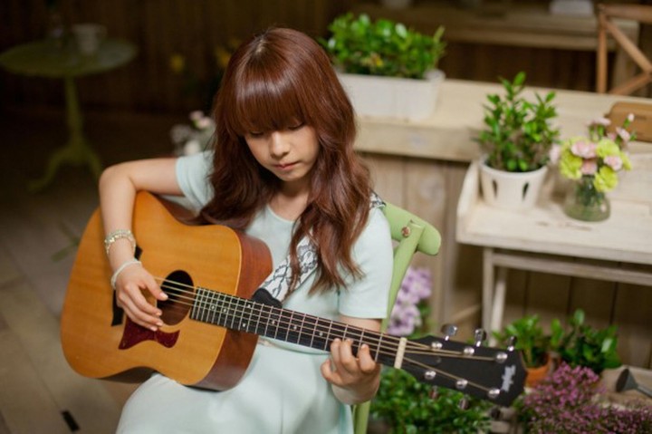 Korea singer songwriter Juniel