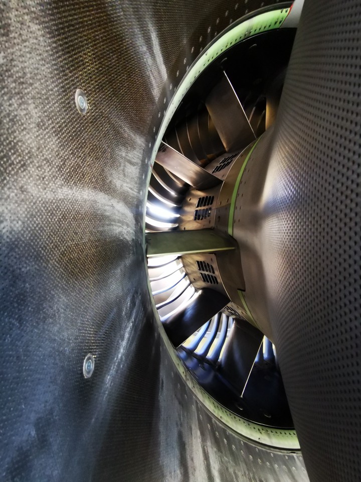 Airplane engine