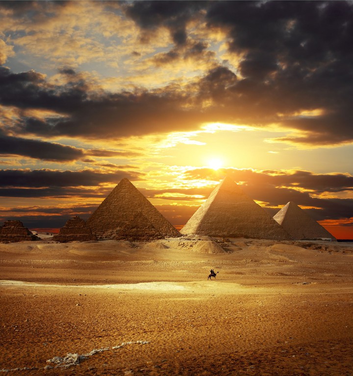 Ägypten einzigartige Pyramiden und Wüste