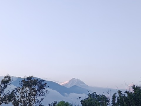 Sky, Mountainous_landforms, Mountain