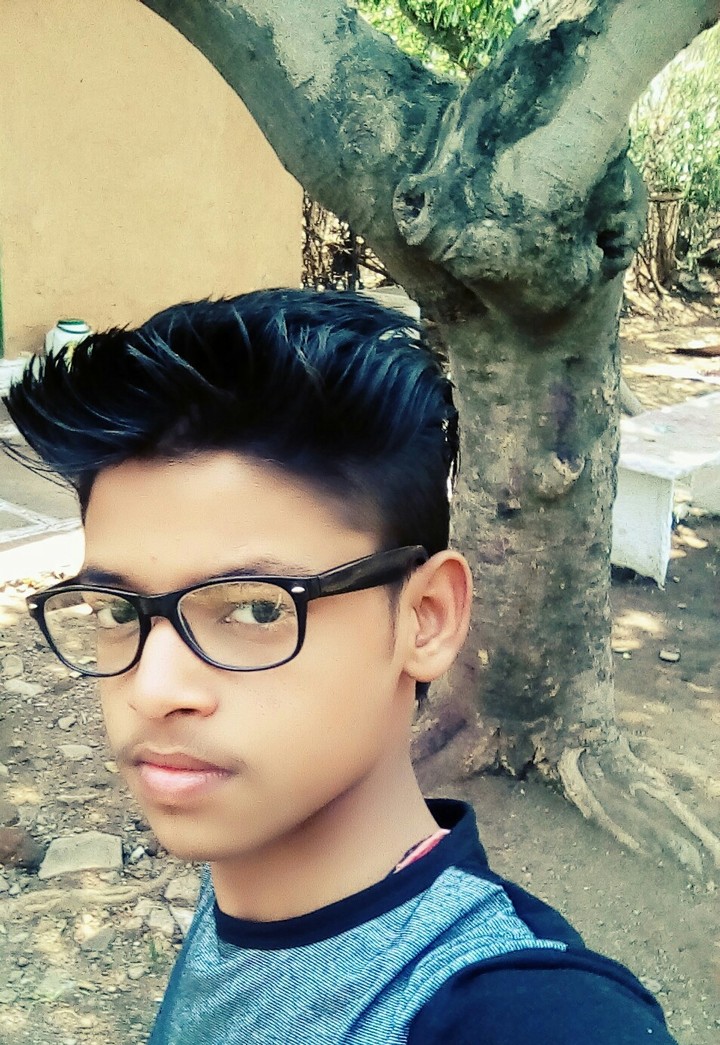 Spectacle boy