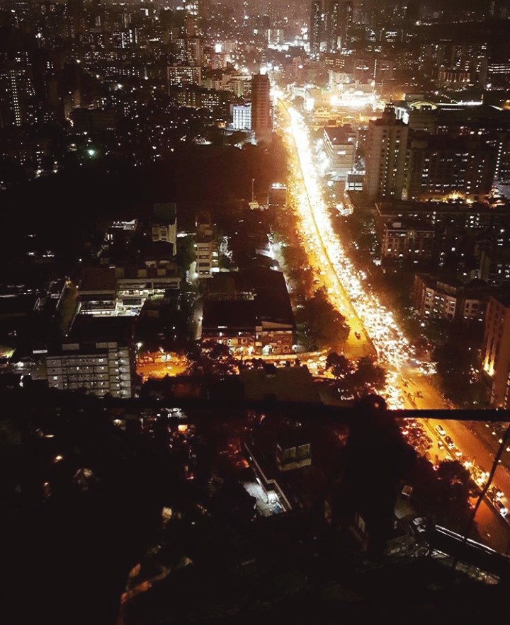 its gorgeous.. the night lights of mumbai
