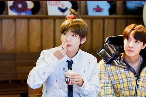 BTS Kim Taehyung & Jung Hoseok