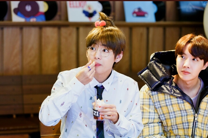 BTS Kim Taehyung & Jung Hoseok
