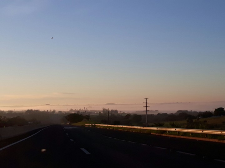 Rodovia neblinada