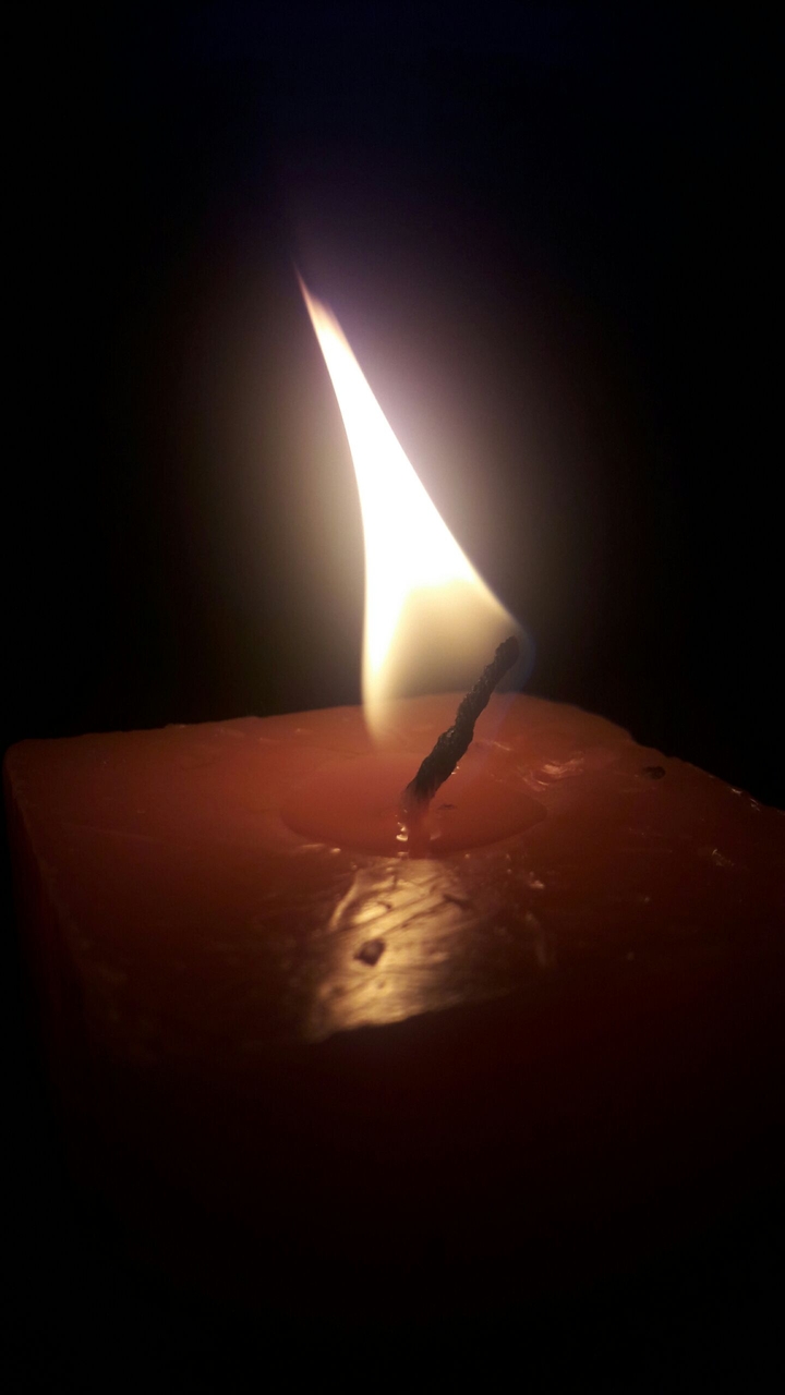 Karanlıktaki Mum (candle in the dark)