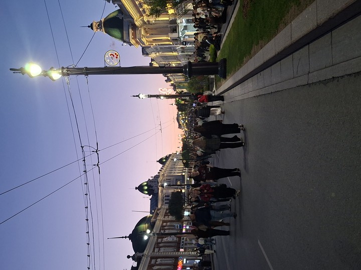 шпалери walking, Pole
