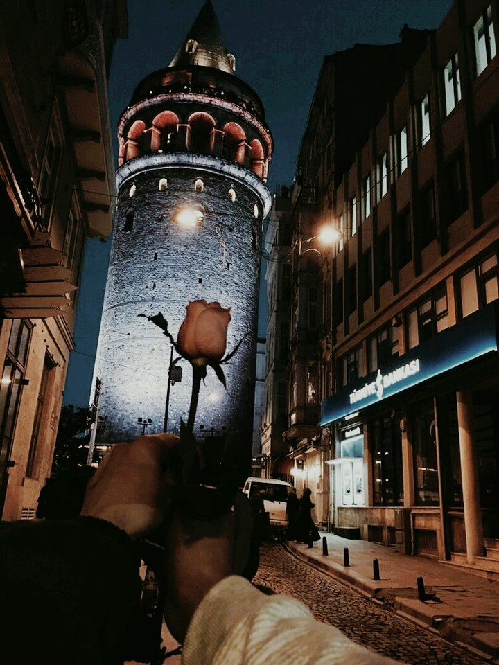 SEN YETERKİ GÜL BEN SENİ HER ZAMAN SEVERİM 