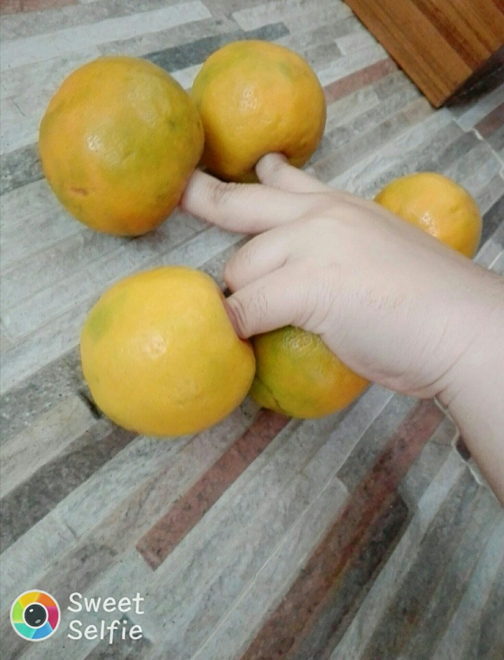 orange finger dance
